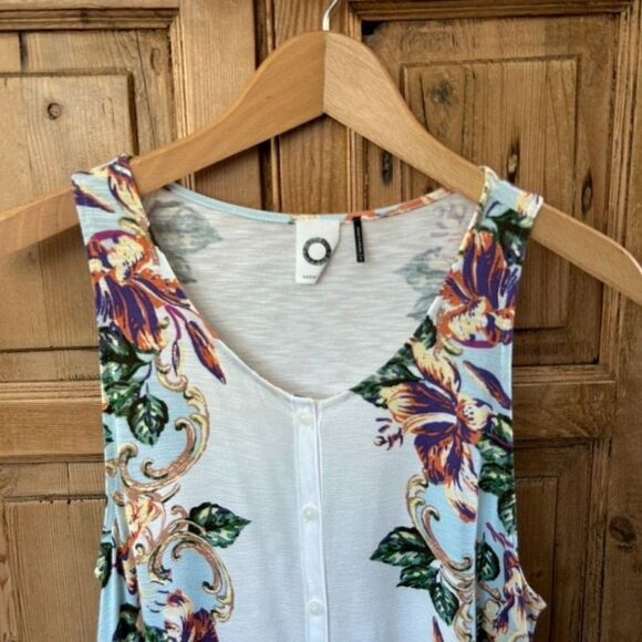 Akemi + Kin Small Floral Button Front Blouse Sleeveless Tank - Picture 2 of 10